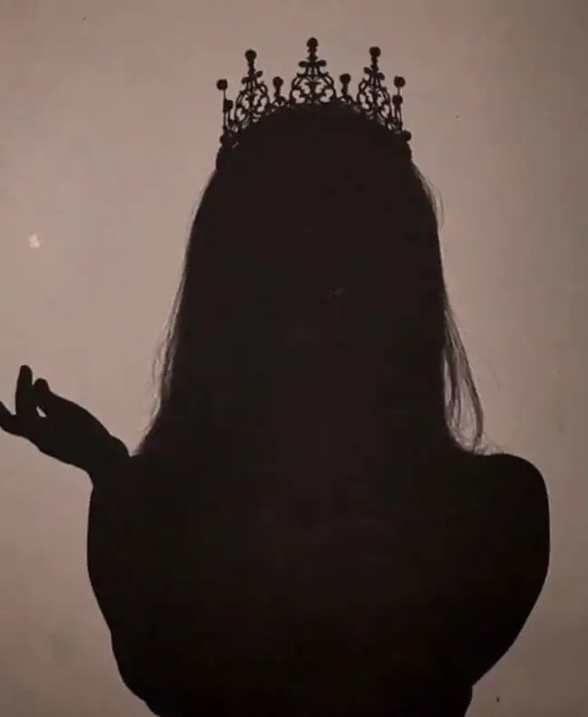 عميلة